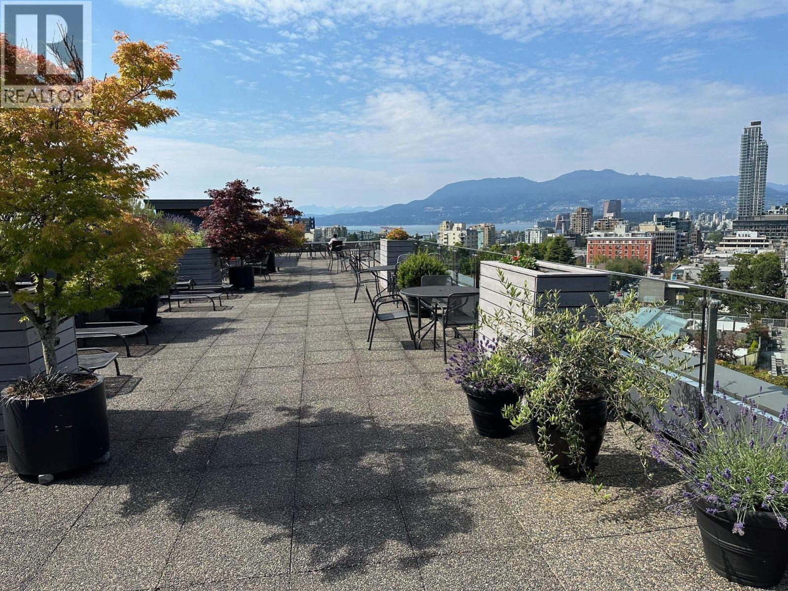 715 1445 MARPOLE AVENUE, Vancouver, British Columbia
