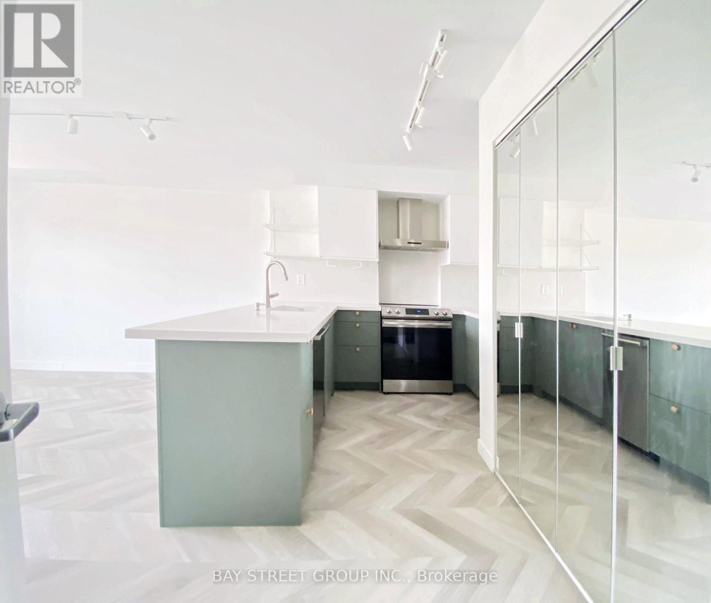 402 - 140 Bathurst Street, Toronto, Ontario  M5V 3N8 - Photo 3 - C13700158