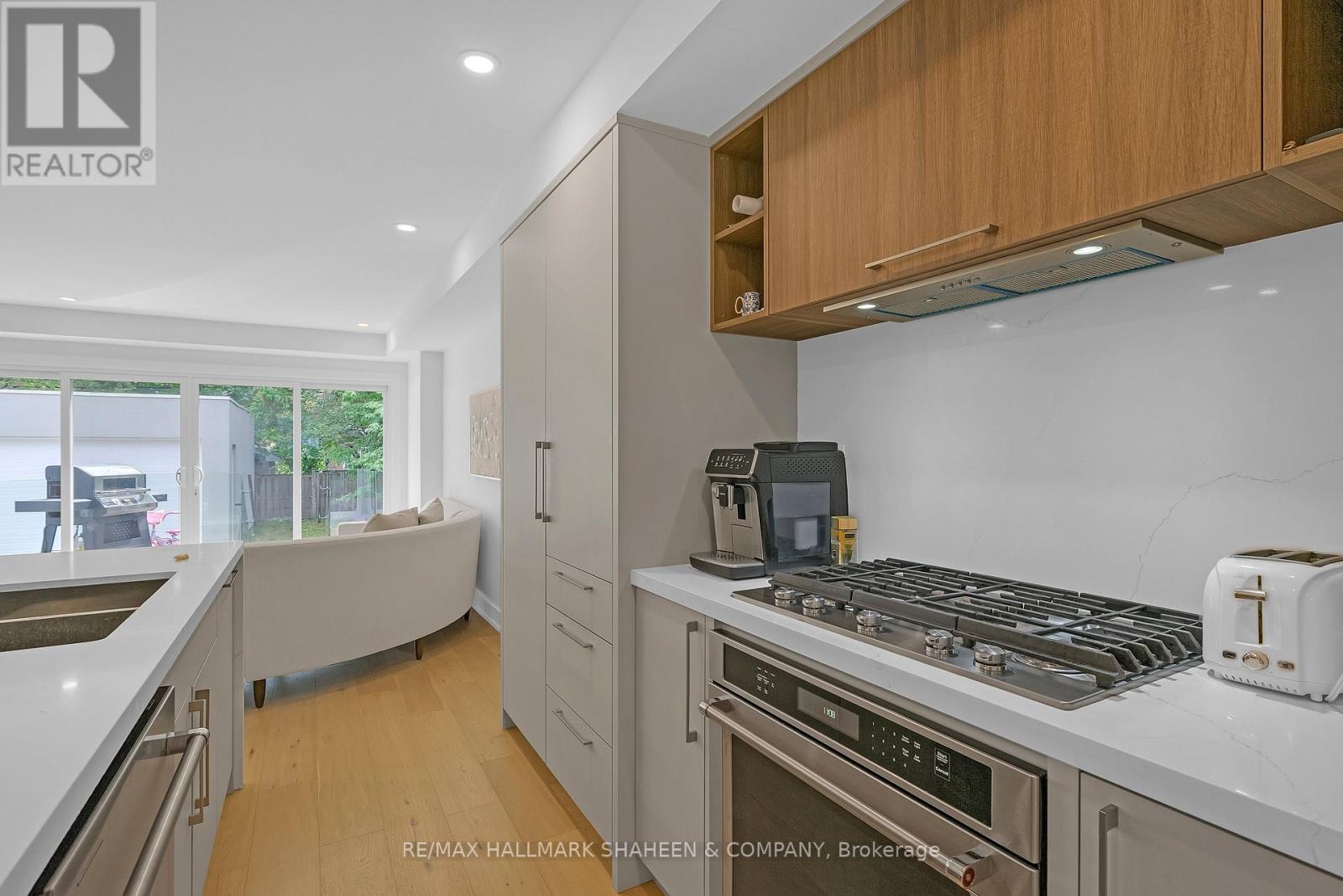207 Sutherland Drive, Toronto, Ontario  M4G 1J1 - Photo 13 - C13700220