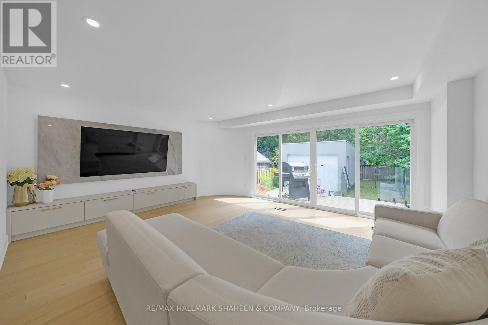207 Sutherland Drive, Toronto, Ontario  M4G 1J1 - Photo 14 - C13700220