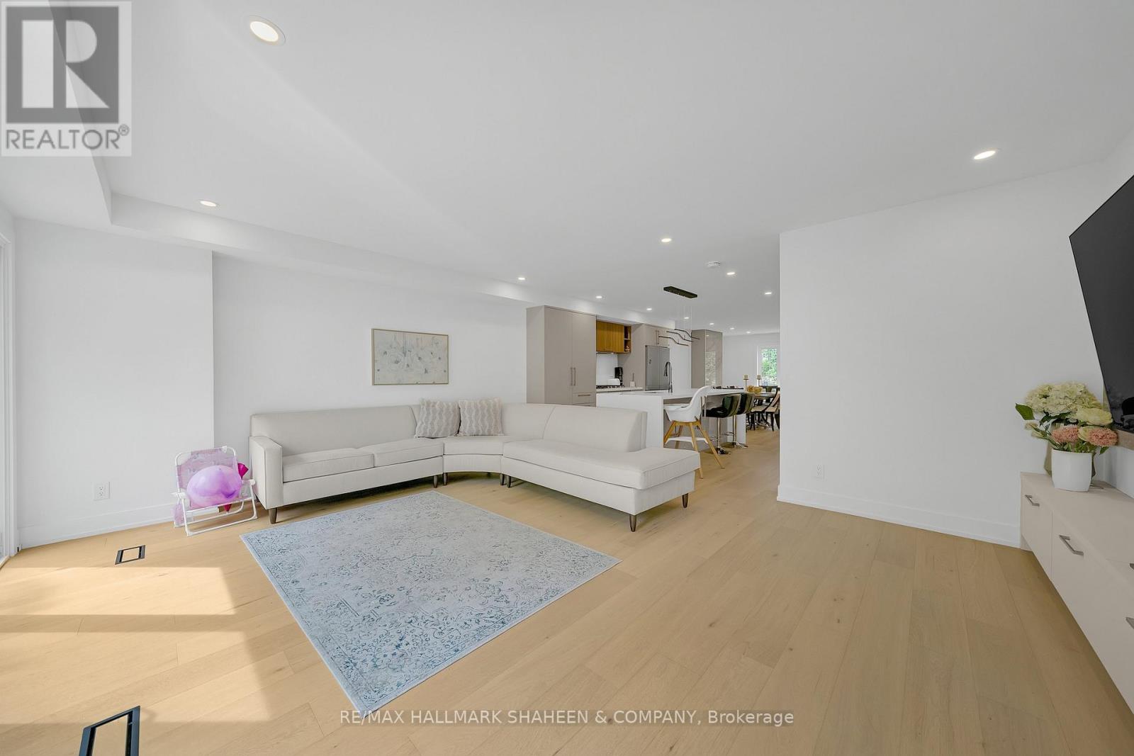 207 Sutherland Drive, Toronto, Ontario  M4G 1J1 - Photo 16 - C13700220