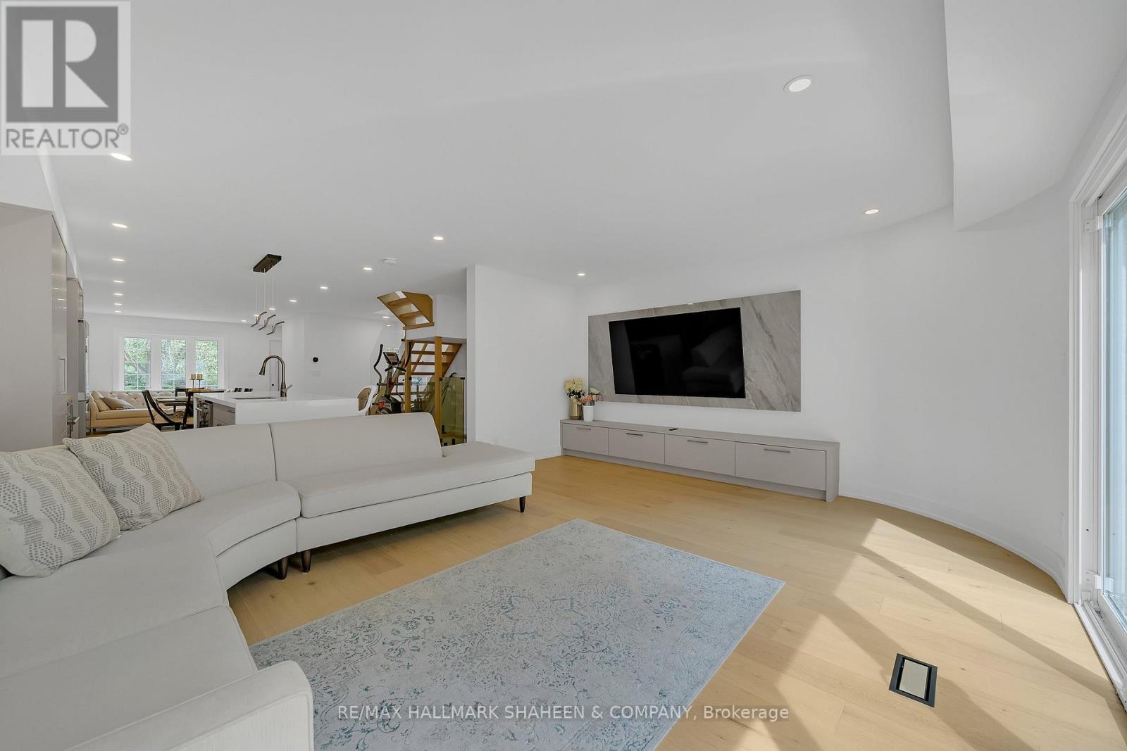 207 Sutherland Drive, Toronto, Ontario  M4G 1J1 - Photo 17 - C13700220