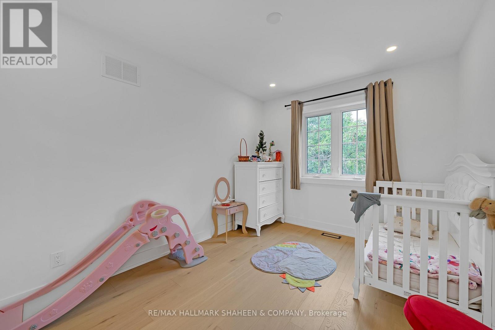 207 Sutherland Drive, Toronto, Ontario  M4G 1J1 - Photo 32 - C13700220