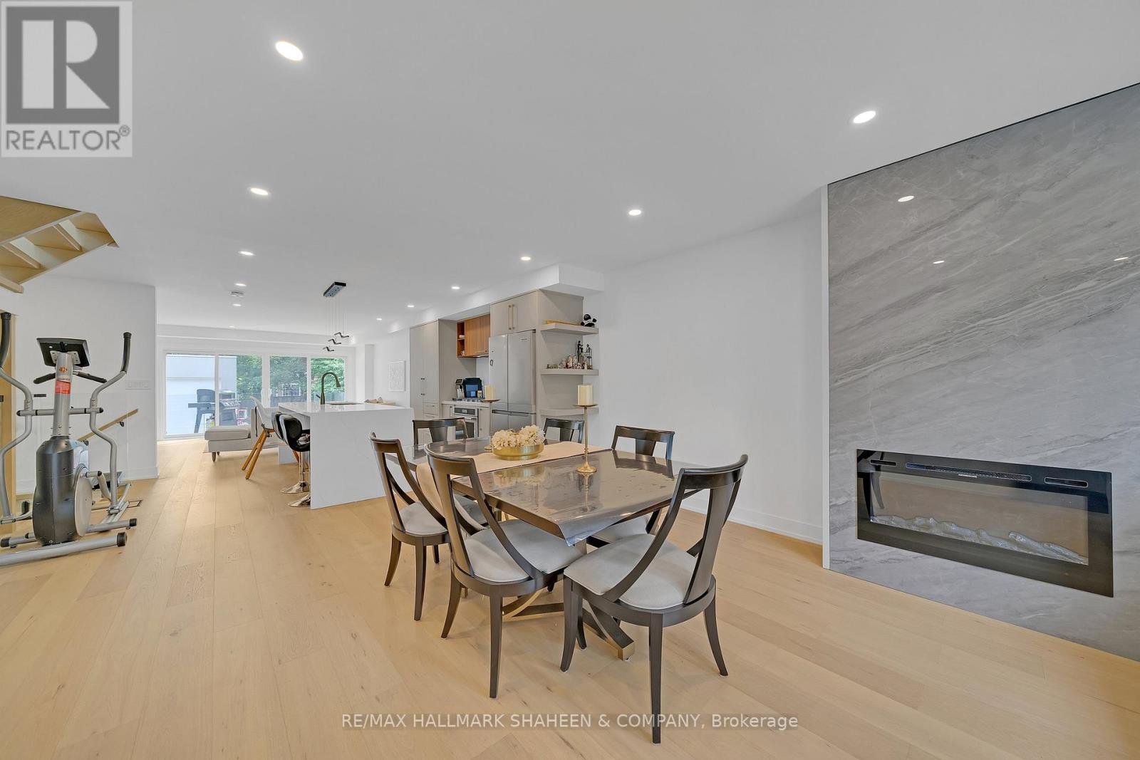 207 Sutherland Drive, Toronto, Ontario  M4G 1J1 - Photo 4 - C13700220