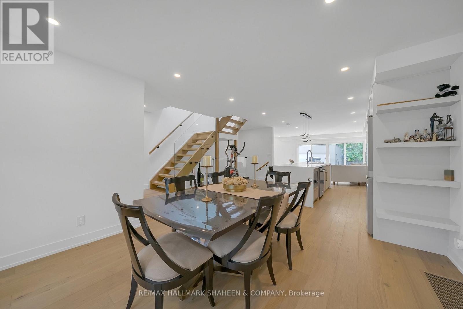 207 Sutherland Drive, Toronto, Ontario  M4G 1J1 - Photo 6 - C13700220