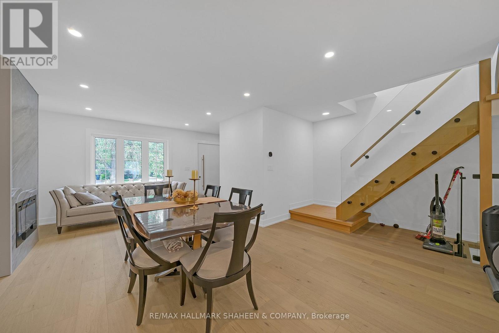 207 Sutherland Drive, Toronto, Ontario  M4G 1J1 - Photo 7 - C13700220