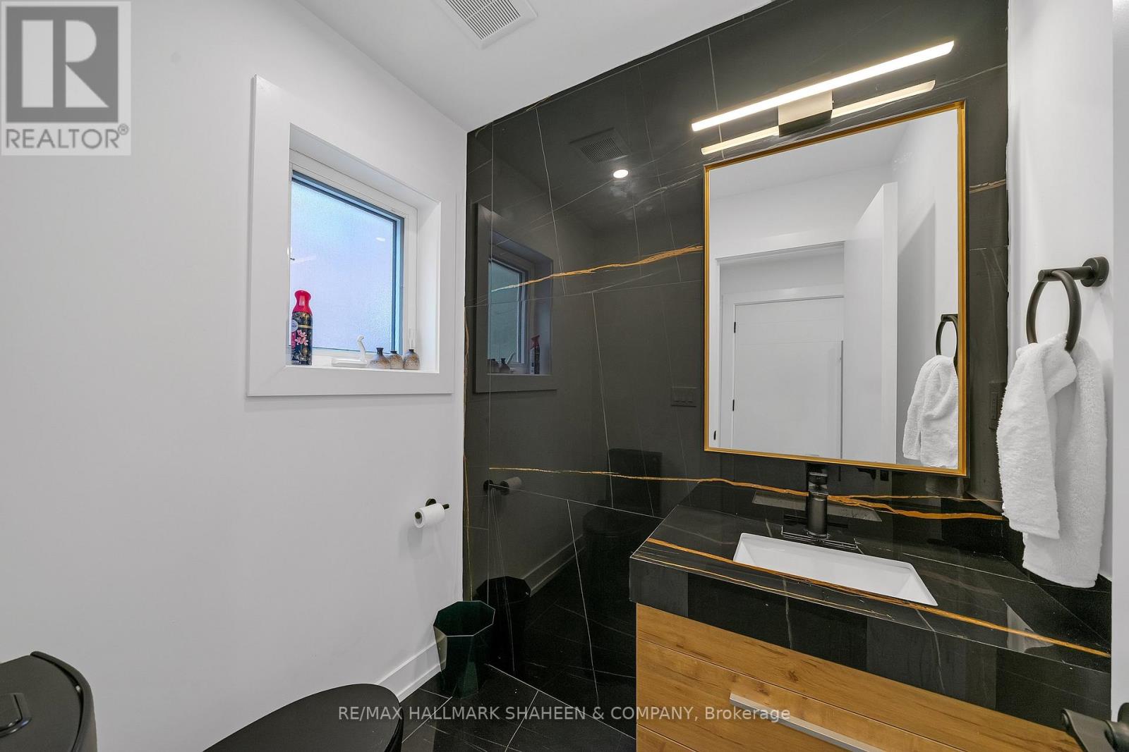 207 Sutherland Drive, Toronto, Ontario  M4G 1J1 - Photo 9 - C13700220