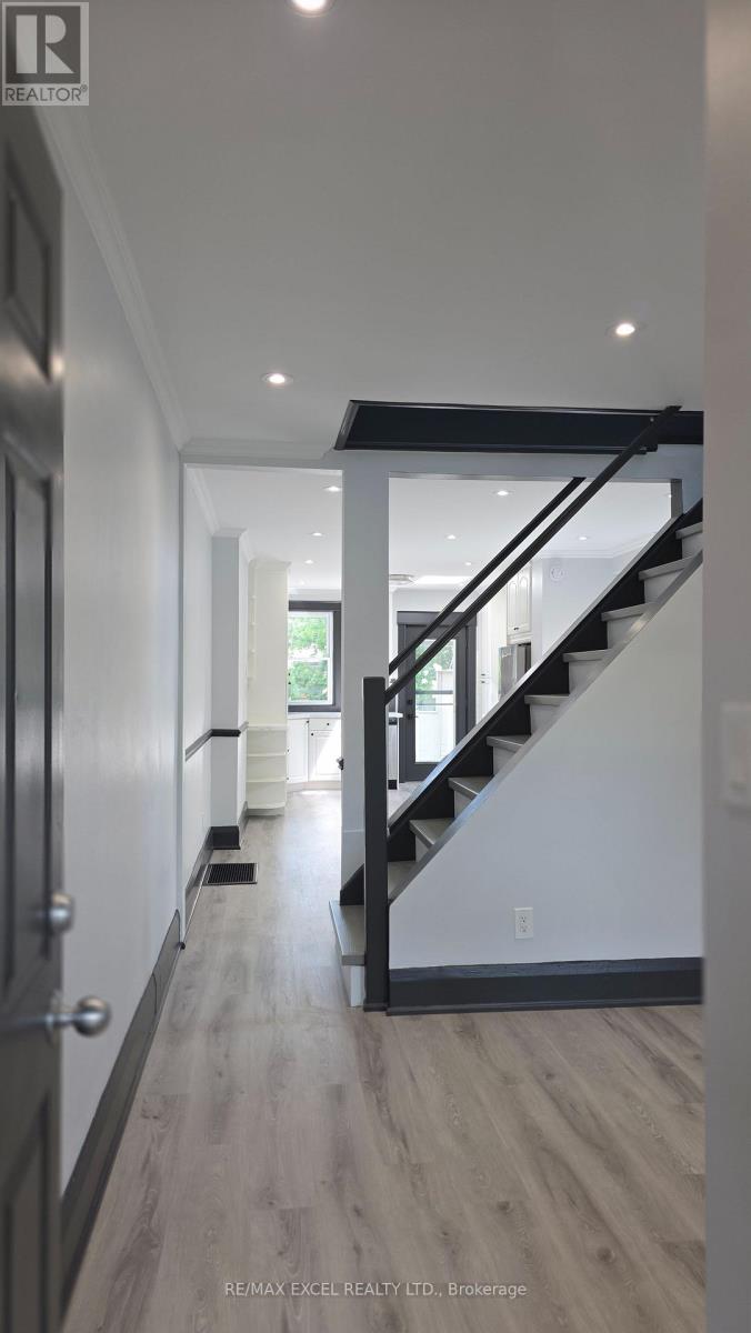 171 Langford Avenue, Toronto, Ontario  M4J 3E7 - Photo 11 - E13700166