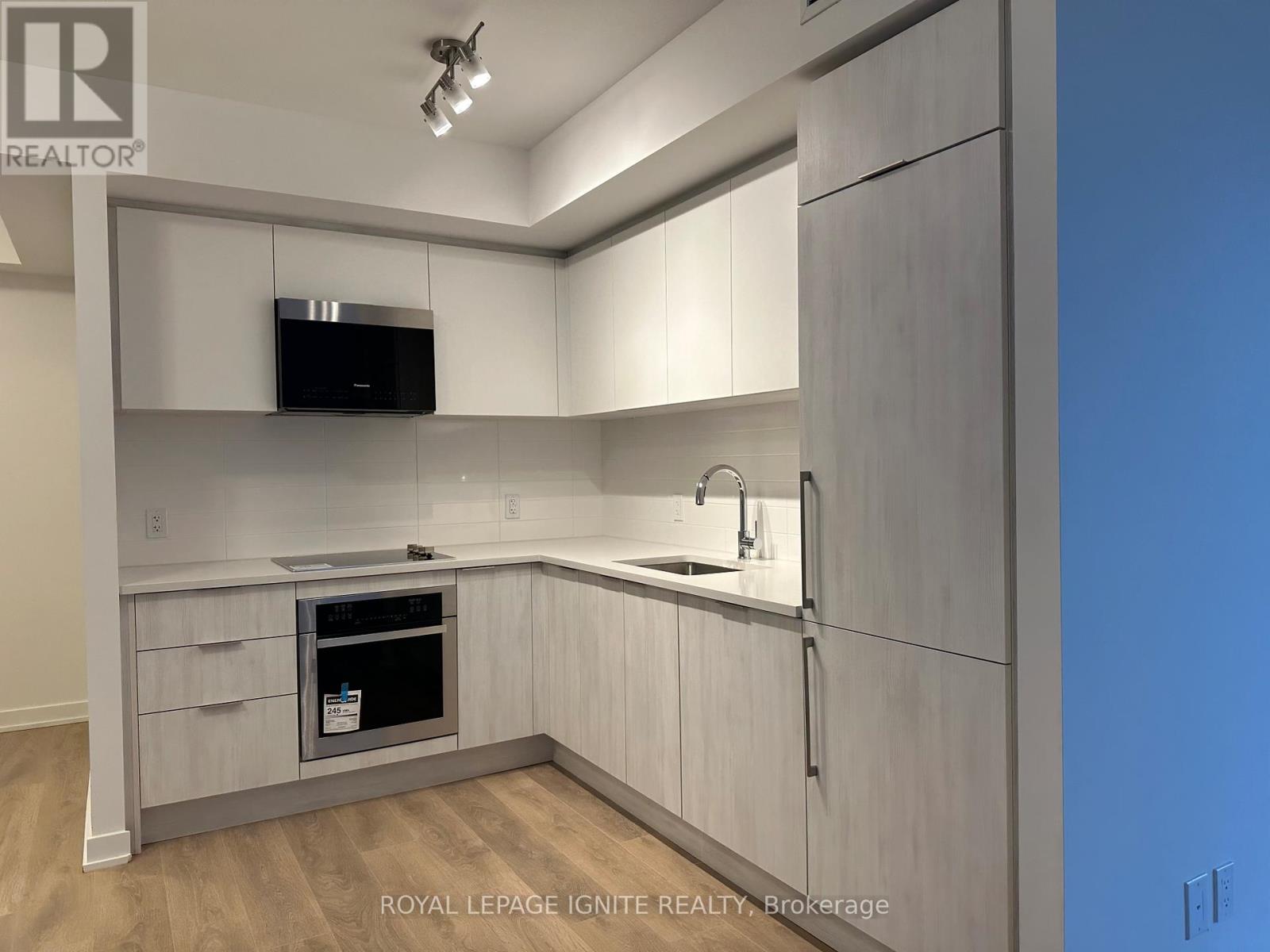 3002 - 2033 Kennedy Road, Toronto, Ontario  M1T 0B9 - Photo 2 - E13700238