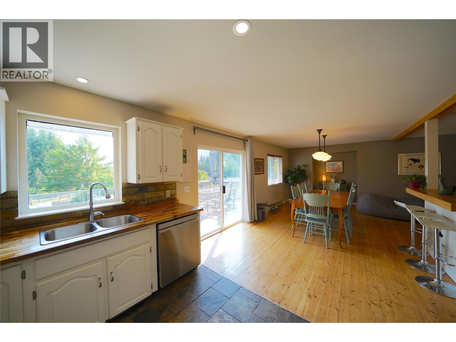 2774 Waite Road, Nelson, British Columbia  V1L 6K9 - Photo 17 - 10398108