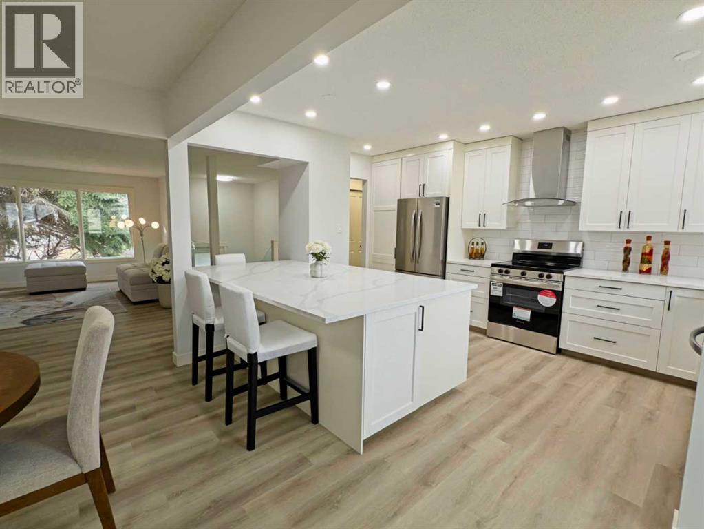 7032 78 Street NW, Calgary, Alberta  T3B 4H9 - Photo 3 - A2329842