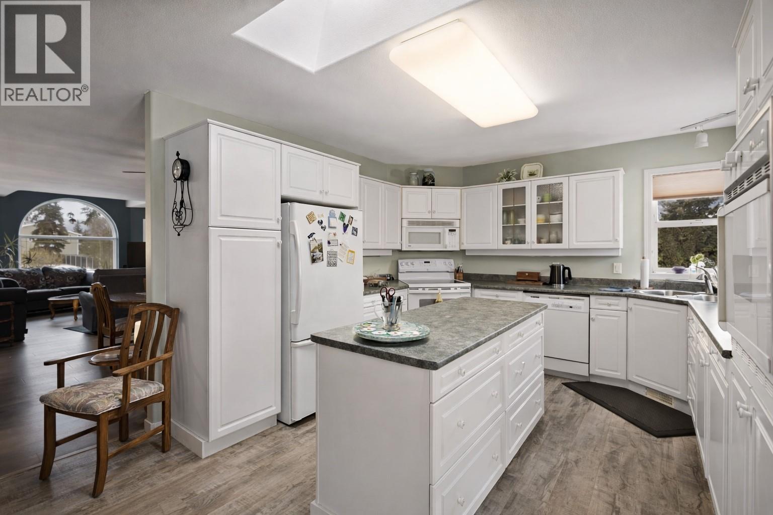 381 Robin Drive, Barriere, British Columbia  V0E 1E0 - Photo 5 - 10398433
