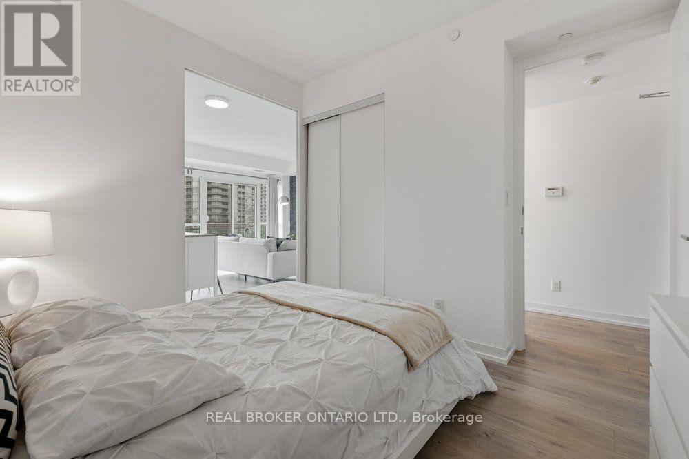 825 - 165 Legion Road N, Toronto, Ontario  M8Y 0B3 - Photo 10 - W13700160