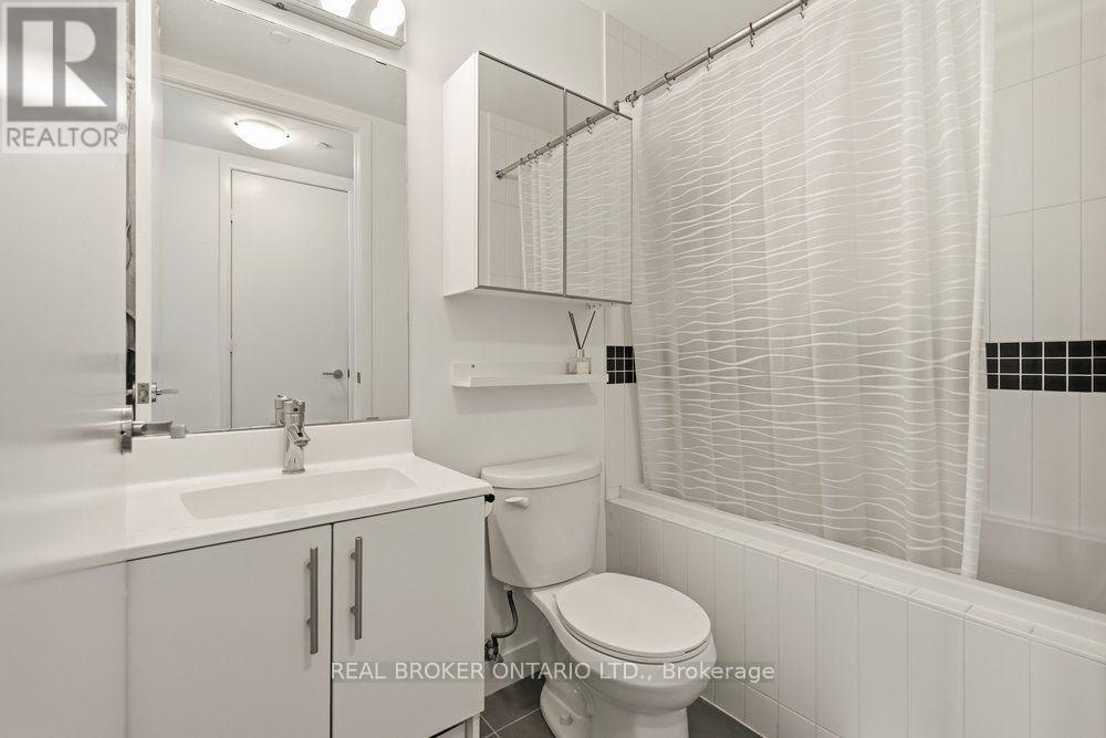 825 - 165 Legion Road N, Toronto, Ontario  M8Y 0B3 - Photo 11 - W13700160