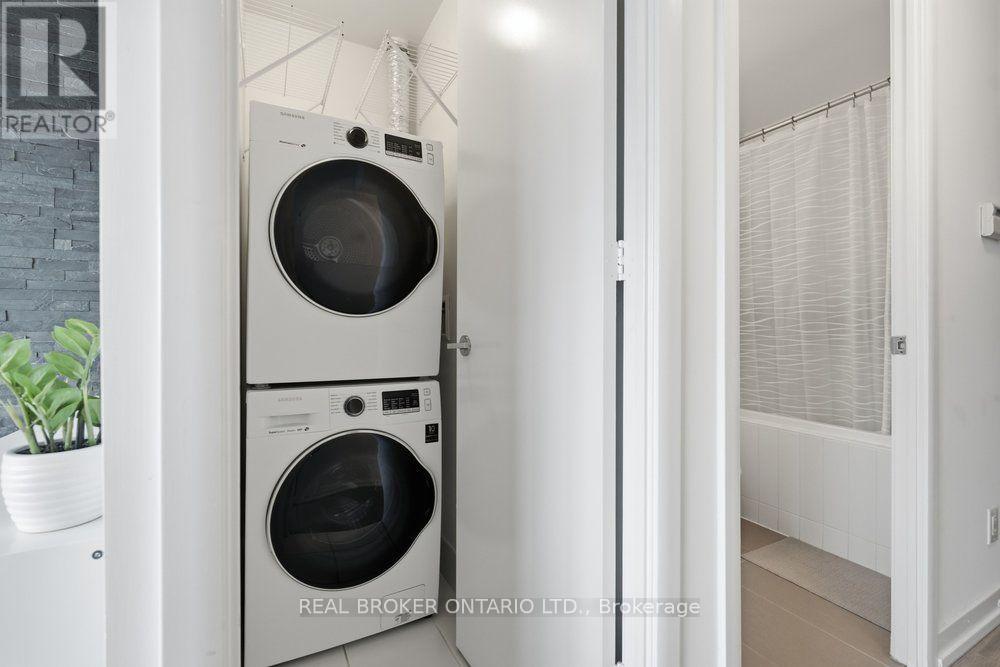 825 - 165 Legion Road N, Toronto, Ontario  M8Y 0B3 - Photo 12 - W13700160
