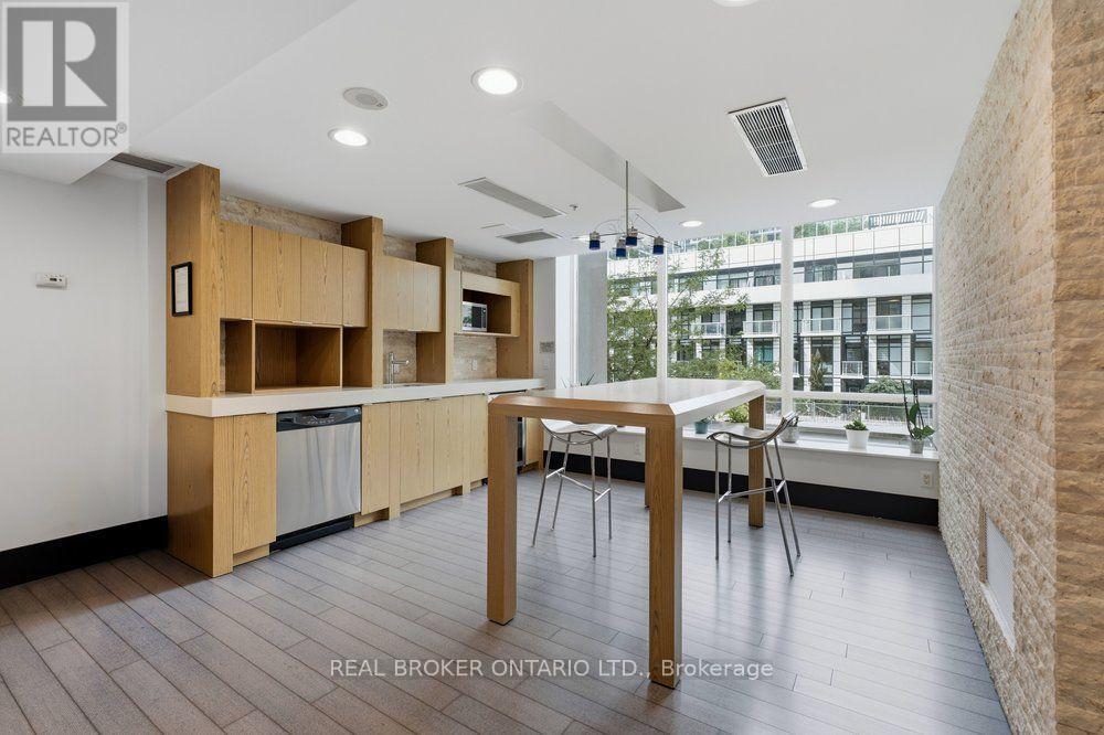 825 - 165 Legion Road N, Toronto, Ontario  M8Y 0B3 - Photo 15 - W13700160