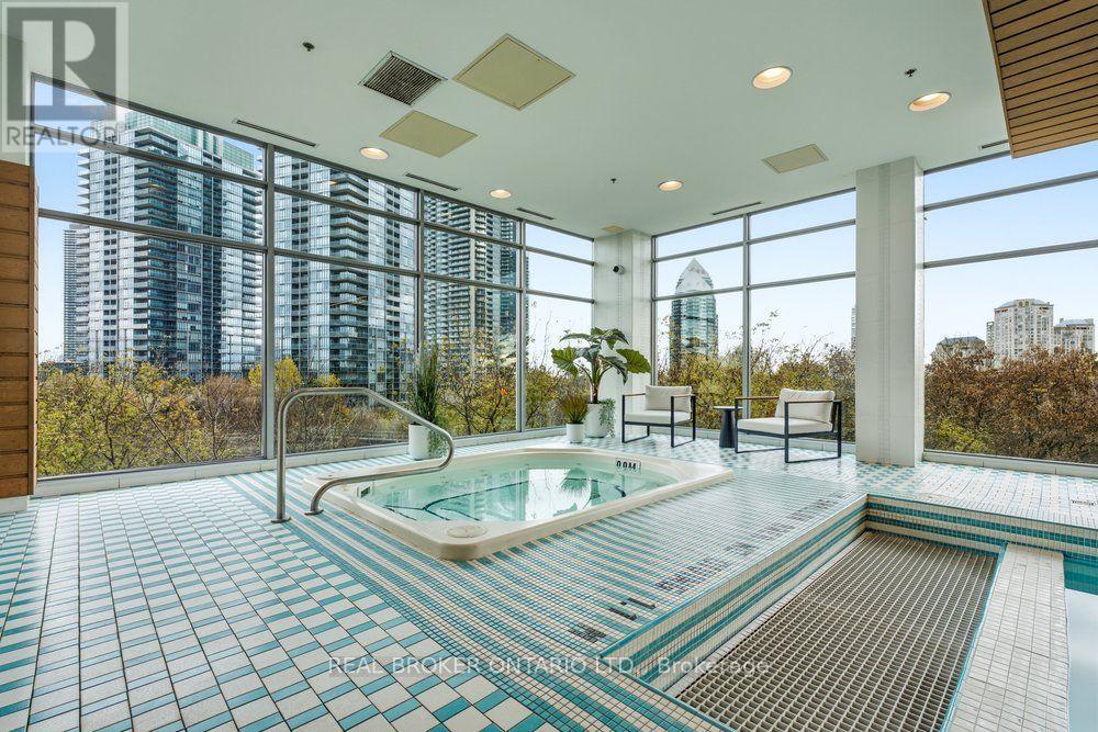 825 - 165 Legion Road N, Toronto, Ontario  M8Y 0B3 - Photo 17 - W13700160