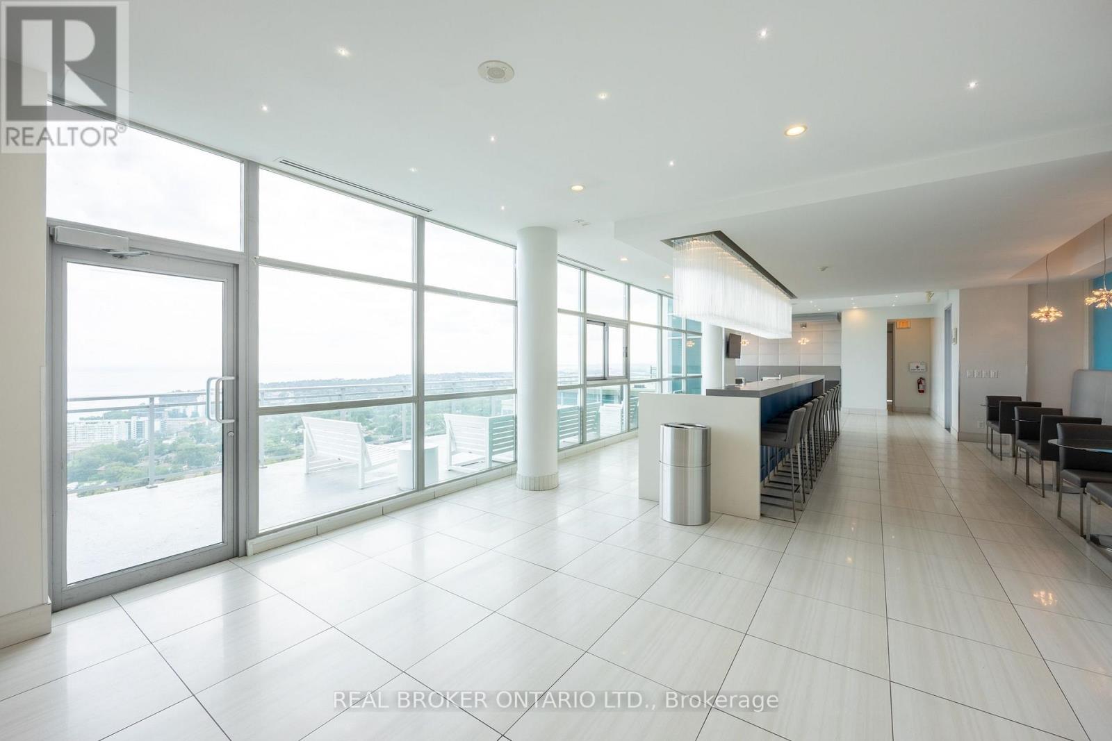 825 - 165 Legion Road N, Toronto, Ontario  M8Y 0B3 - Photo 20 - W13700160