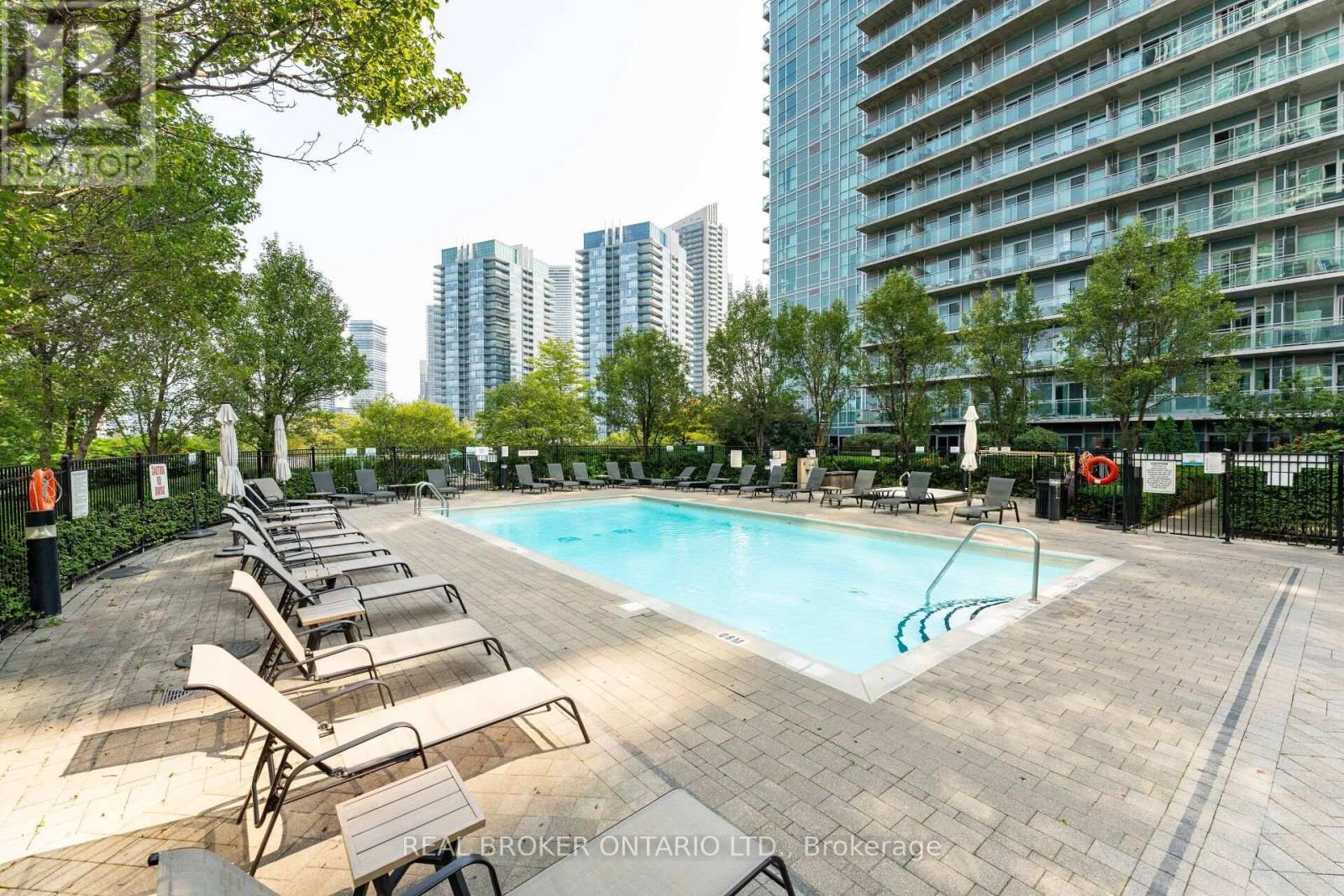 825 - 165 Legion Road N, Toronto, Ontario  M8Y 0B3 - Photo 22 - W13700160