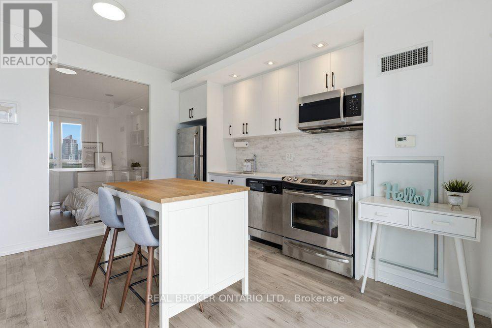 825 - 165 Legion Road N, Toronto, Ontario  M8Y 0B3 - Photo 3 - W13700160