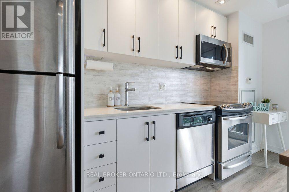 825 - 165 Legion Road N, Toronto, Ontario  M8Y 0B3 - Photo 4 - W13700160