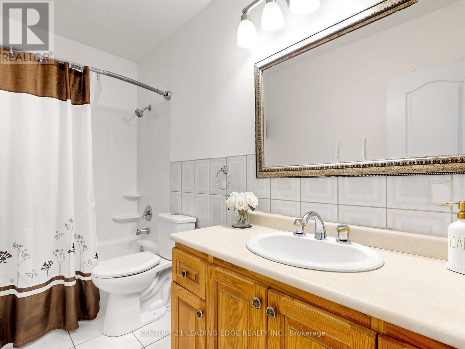 17 Tinton Crescent, Toronto, Ontario  M9V 2H9 - Photo 11 - W13700170