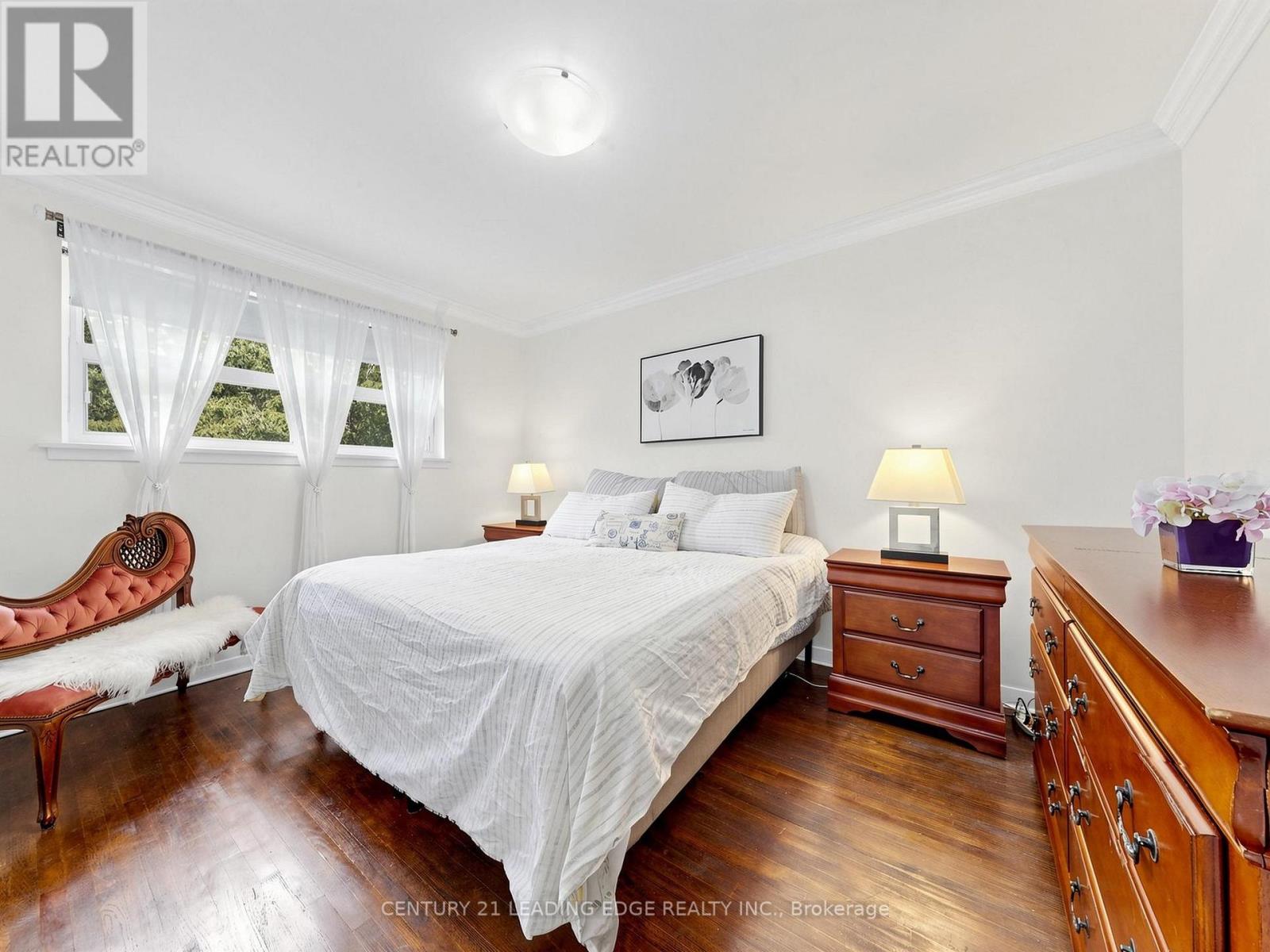 17 Tinton Crescent, Toronto, Ontario  M9V 2H9 - Photo 12 - W13700170