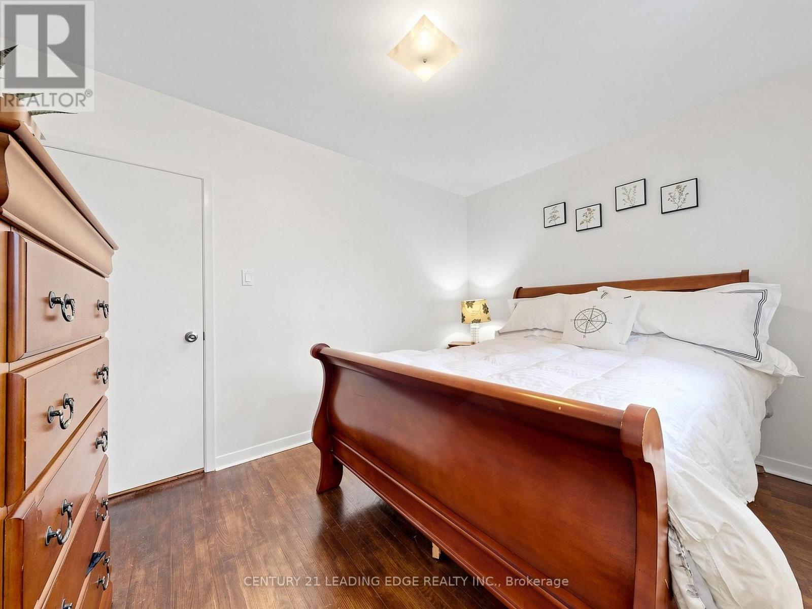 17 Tinton Crescent, Toronto, Ontario  M9V 2H9 - Photo 15 - W13700170