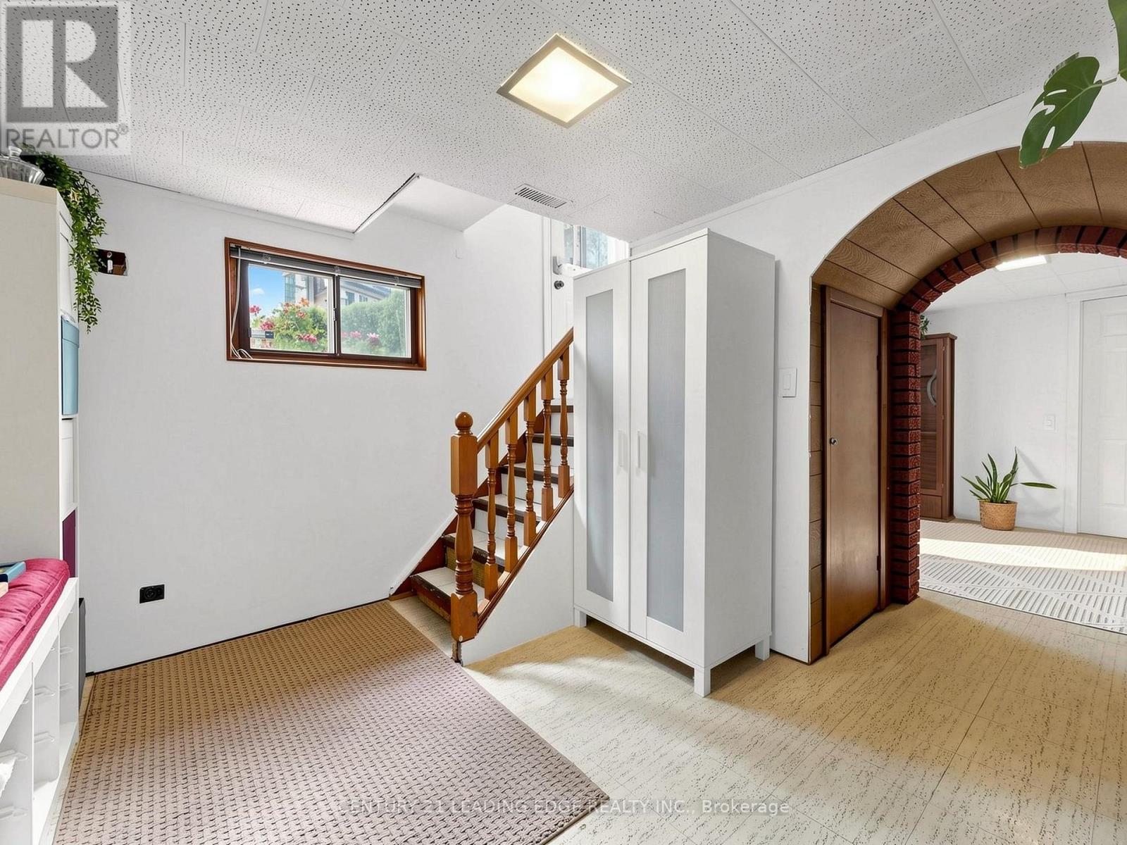 17 Tinton Crescent, Toronto, Ontario  M9V 2H9 - Photo 17 - W13700170