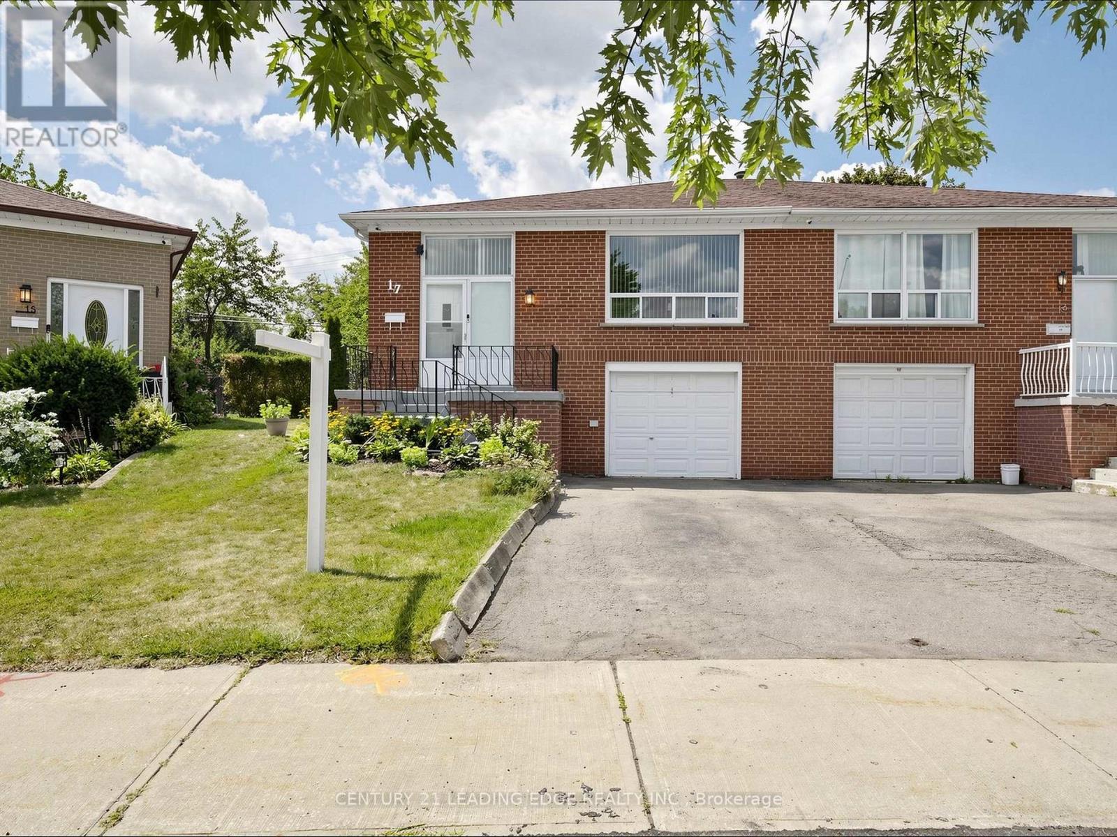 17 Tinton Crescent, Toronto, Ontario  M9V 2H9 - Photo 2 - W13700170