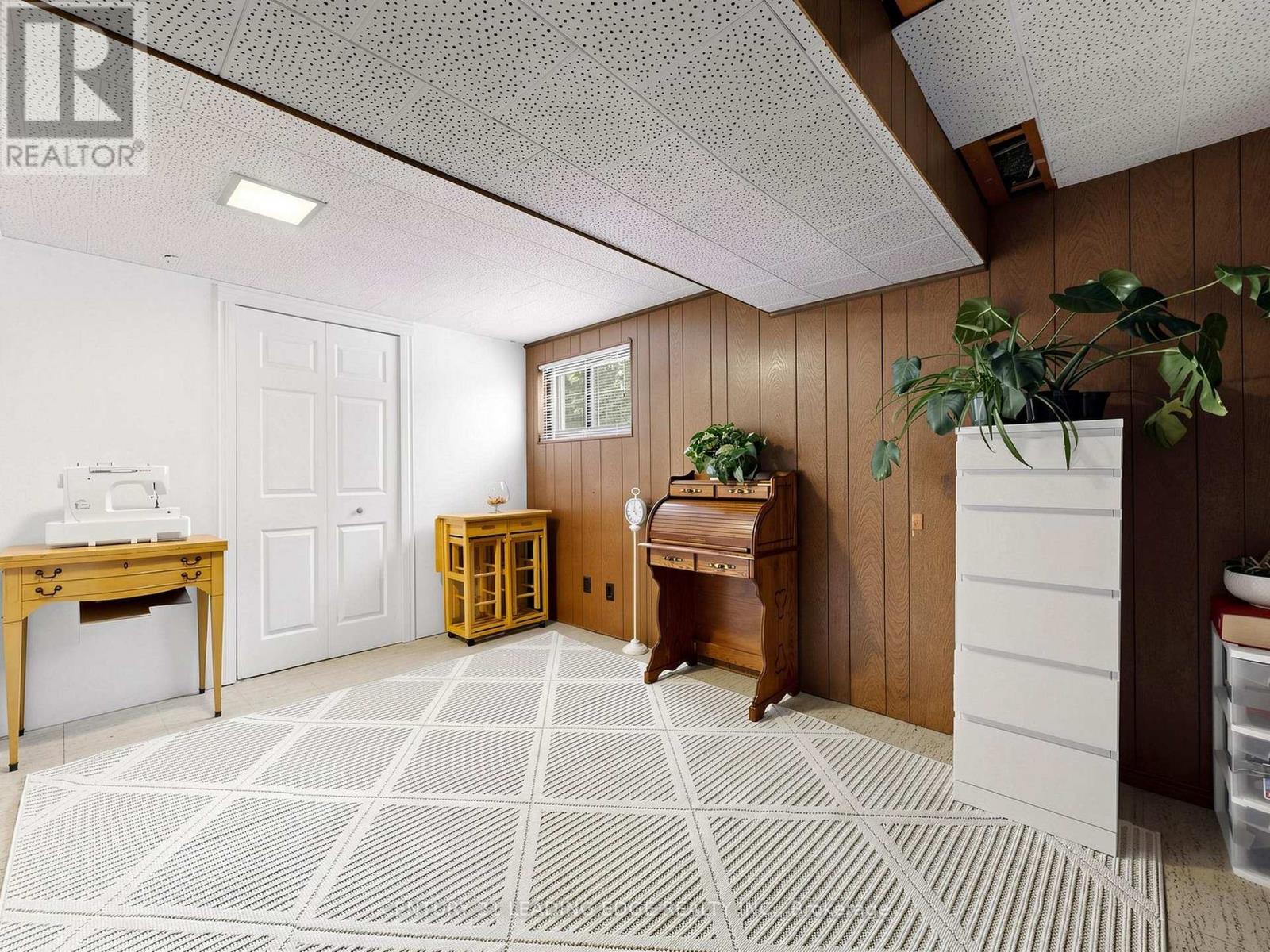 17 Tinton Crescent, Toronto, Ontario  M9V 2H9 - Photo 21 - W13700170