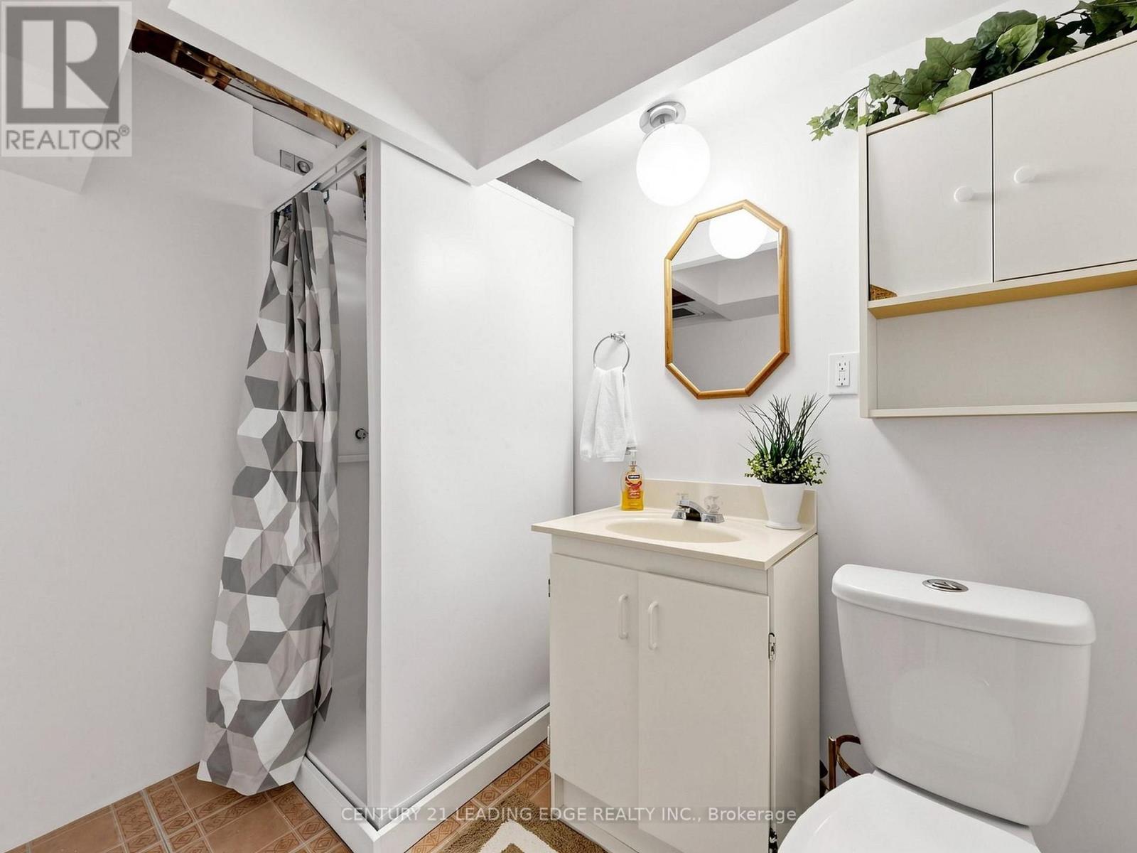 17 Tinton Crescent, Toronto, Ontario  M9V 2H9 - Photo 22 - W13700170