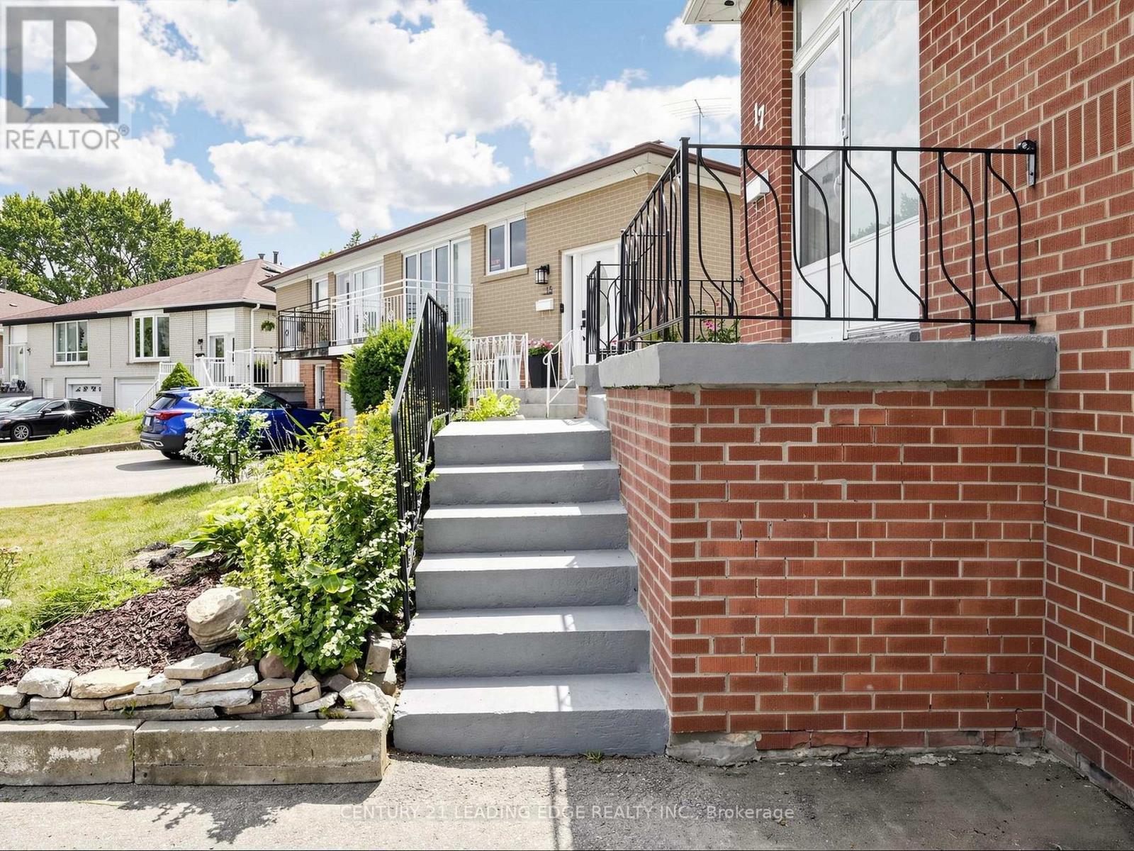 17 Tinton Crescent, Toronto, Ontario  M9V 2H9 - Photo 3 - W13700170