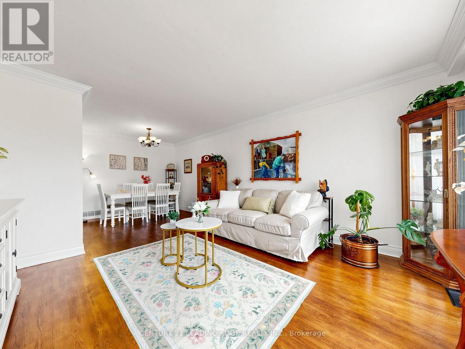 17 Tinton Crescent, Toronto, Ontario  M9V 2H9 - Photo 4 - W13700170