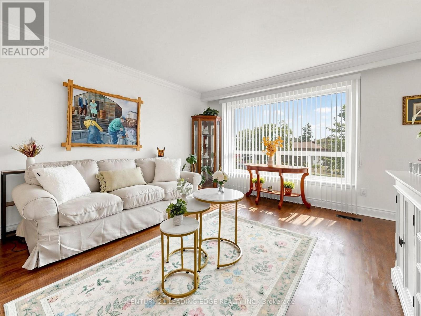 17 Tinton Crescent, Toronto, Ontario  M9V 2H9 - Photo 5 - W13700170