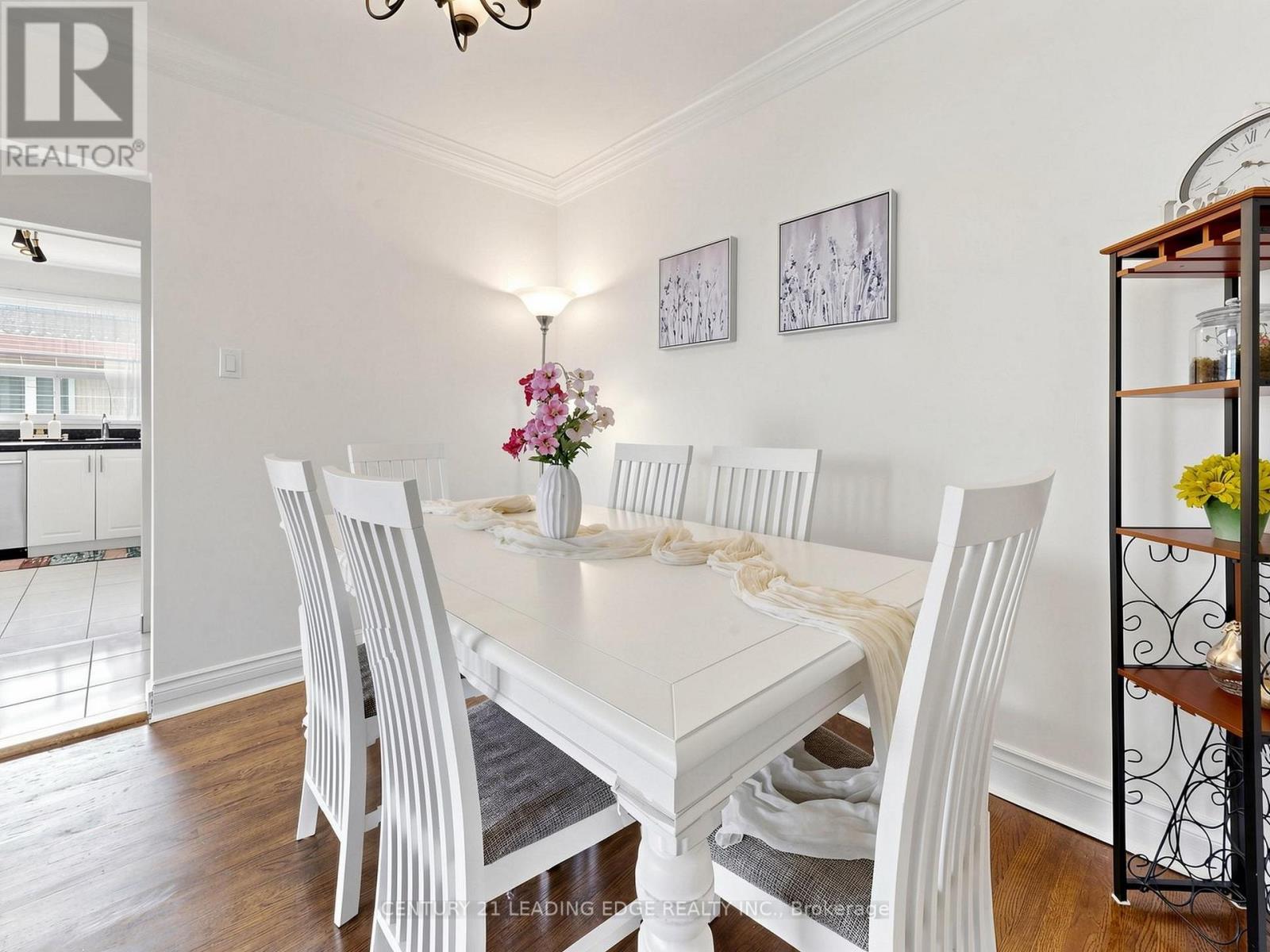 17 Tinton Crescent, Toronto, Ontario  M9V 2H9 - Photo 7 - W13700170