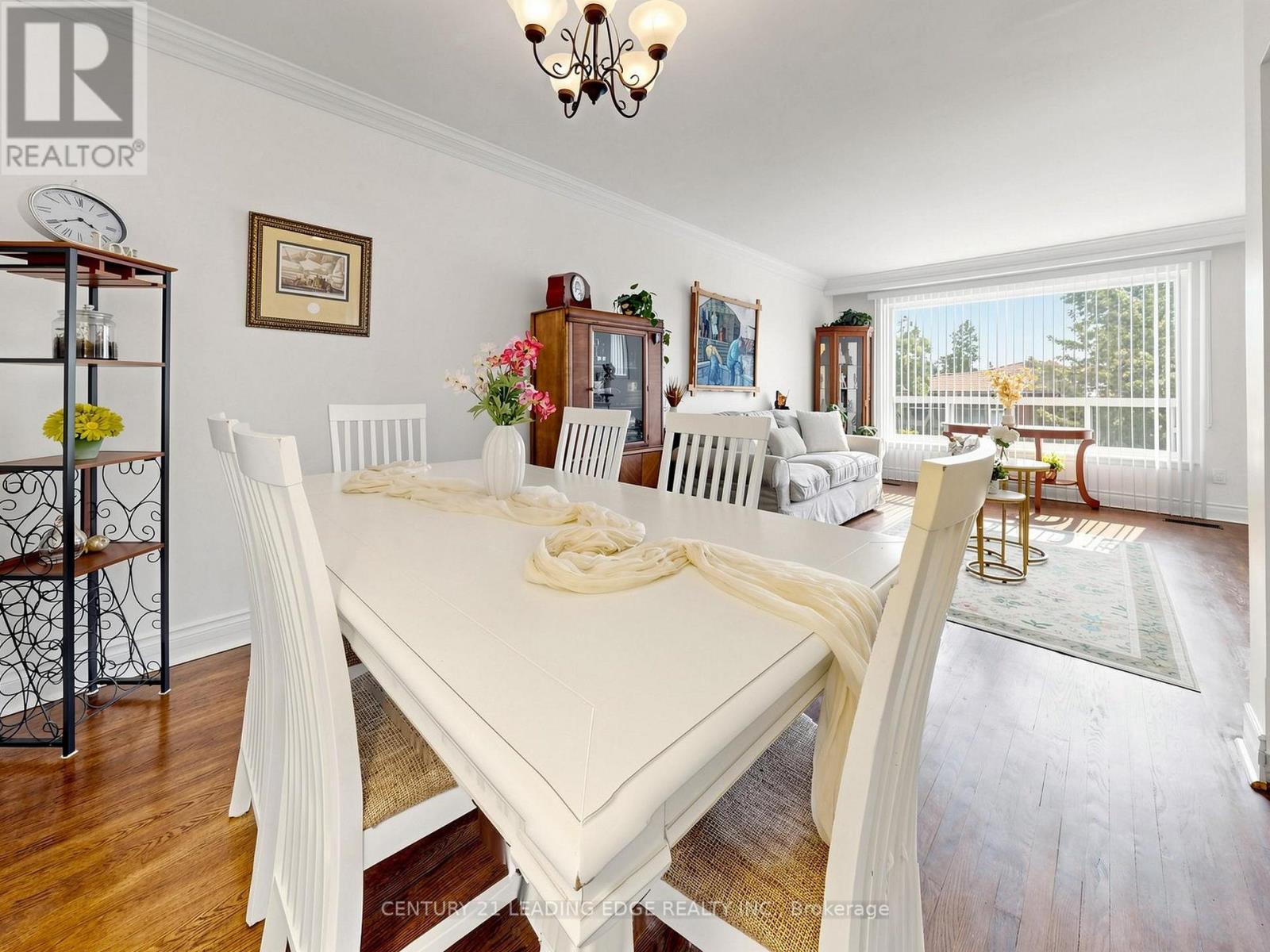 17 Tinton Crescent, Toronto, Ontario  M9V 2H9 - Photo 8 - W13700170
