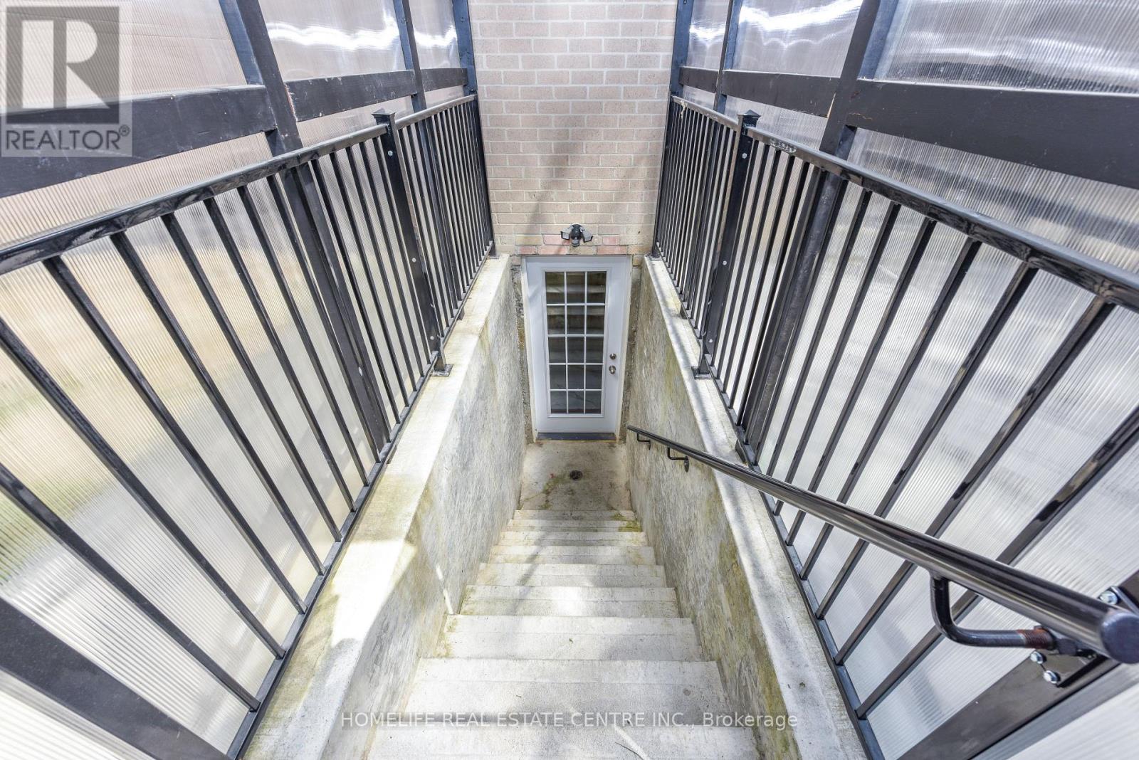 2 Hilda Court, Brampton, Ontario  L6S 2C1 - Photo 38 - W13700192