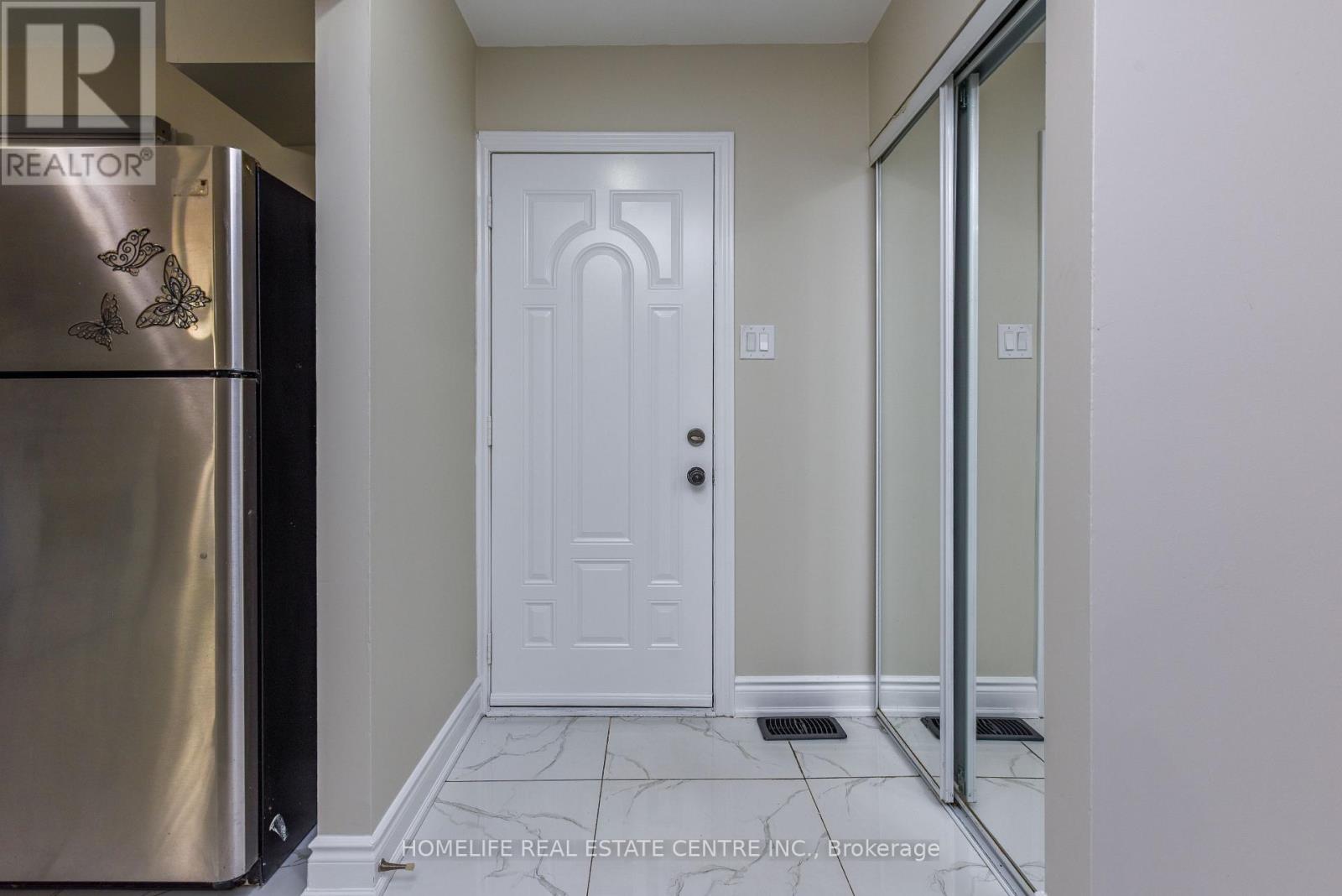 2 Hilda Court, Brampton, Ontario  L6S 2C1 - Photo 5 - W13700192