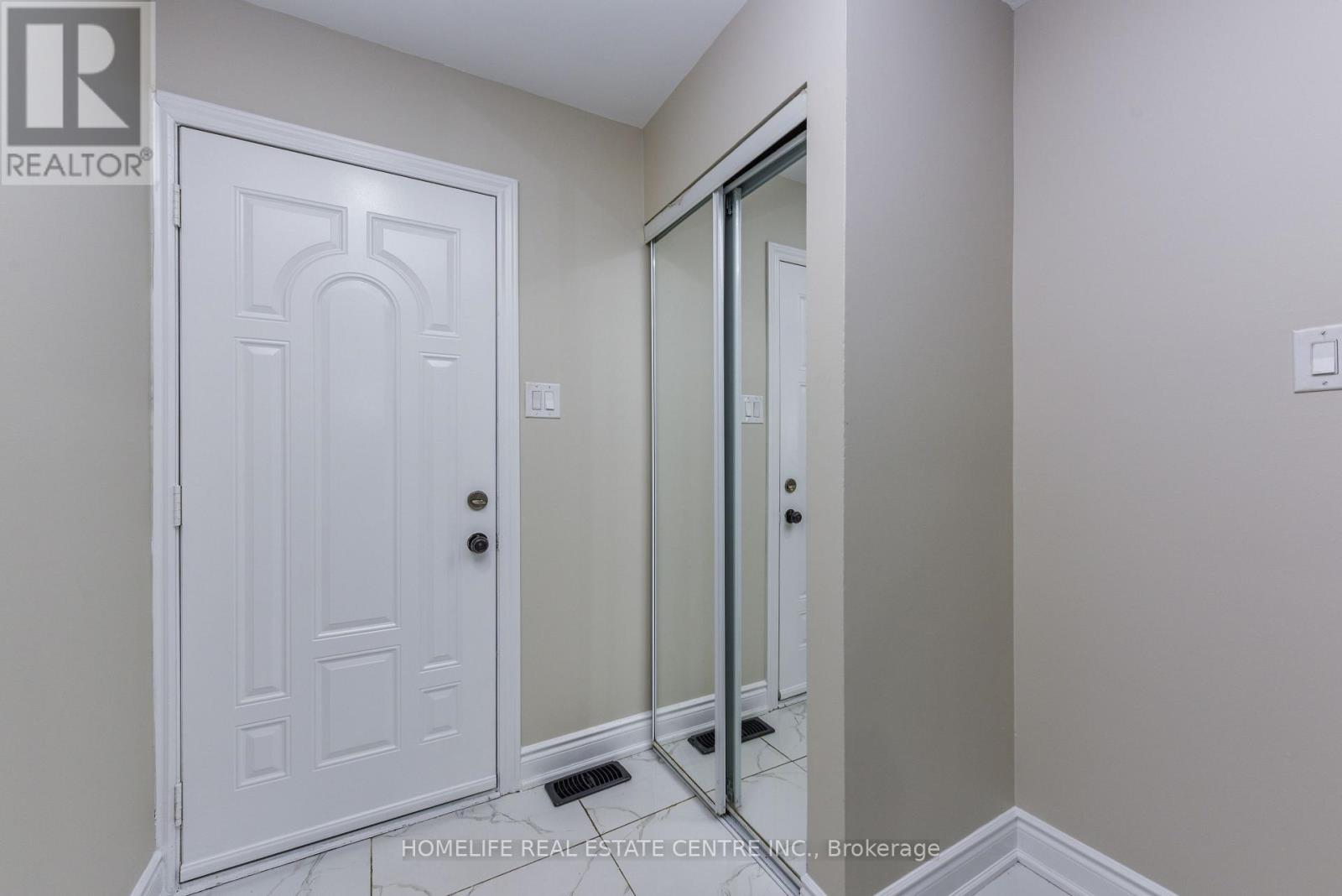 2 Hilda Court, Brampton, Ontario  L6S 2C1 - Photo 6 - W13700192