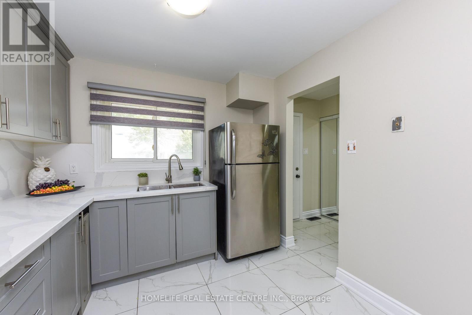 2 Hilda Court, Brampton, Ontario  L6S 2C1 - Photo 9 - W13700192