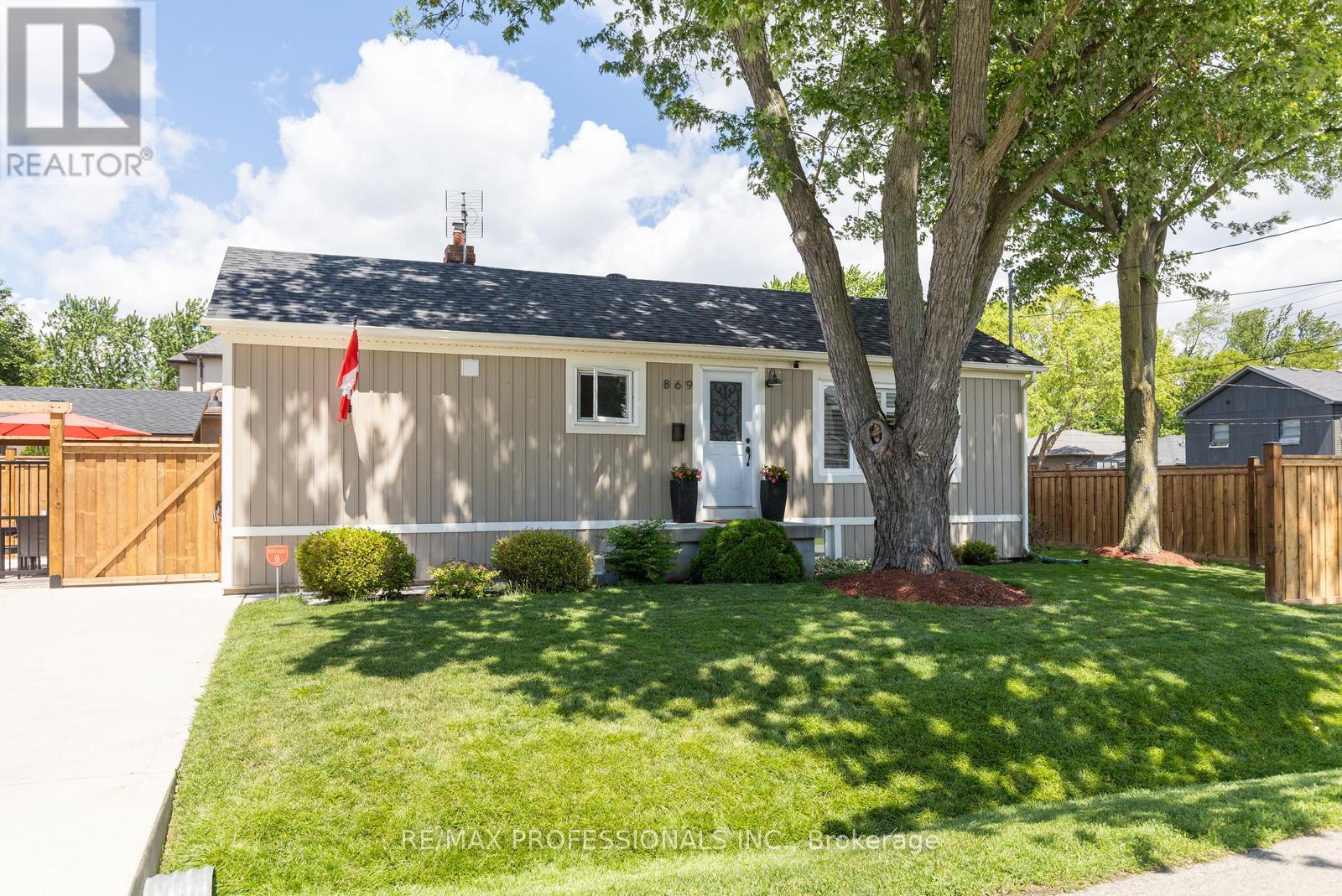 869 FIRST STREET, Mississauga, Ontario