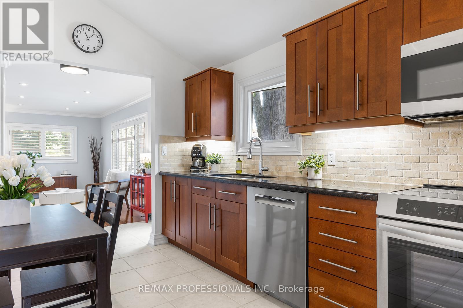 869 First Street, Mississauga, Ontario  L5E 1A6 - Photo 11 - W13700202