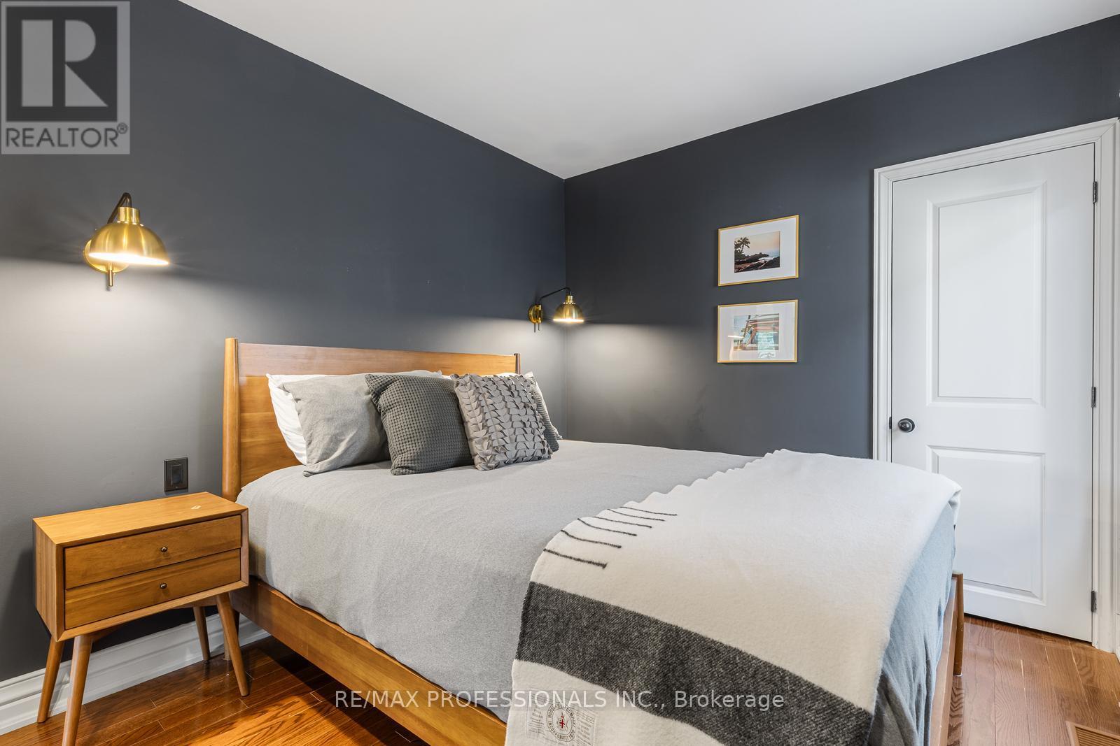 869 First Street, Mississauga, Ontario  L5E 1A6 - Photo 15 - W13700202