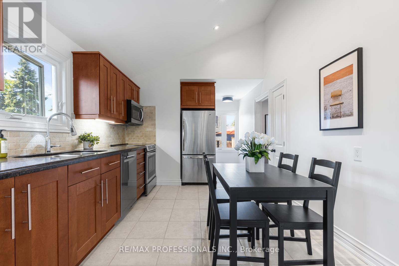 869 First Street, Mississauga, Ontario  L5E 1A6 - Photo 8 - W13700202