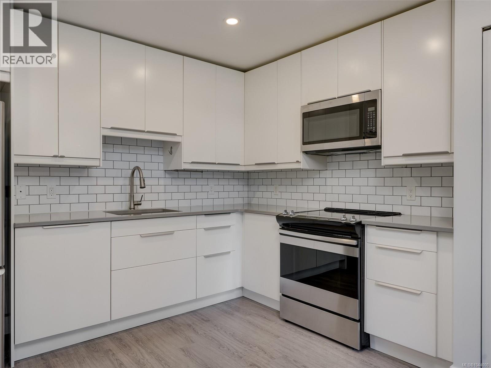 301 3252 Glasgow Ave, Saanich, British Columbia  V8X 1M2 - Photo 8 - 1044000