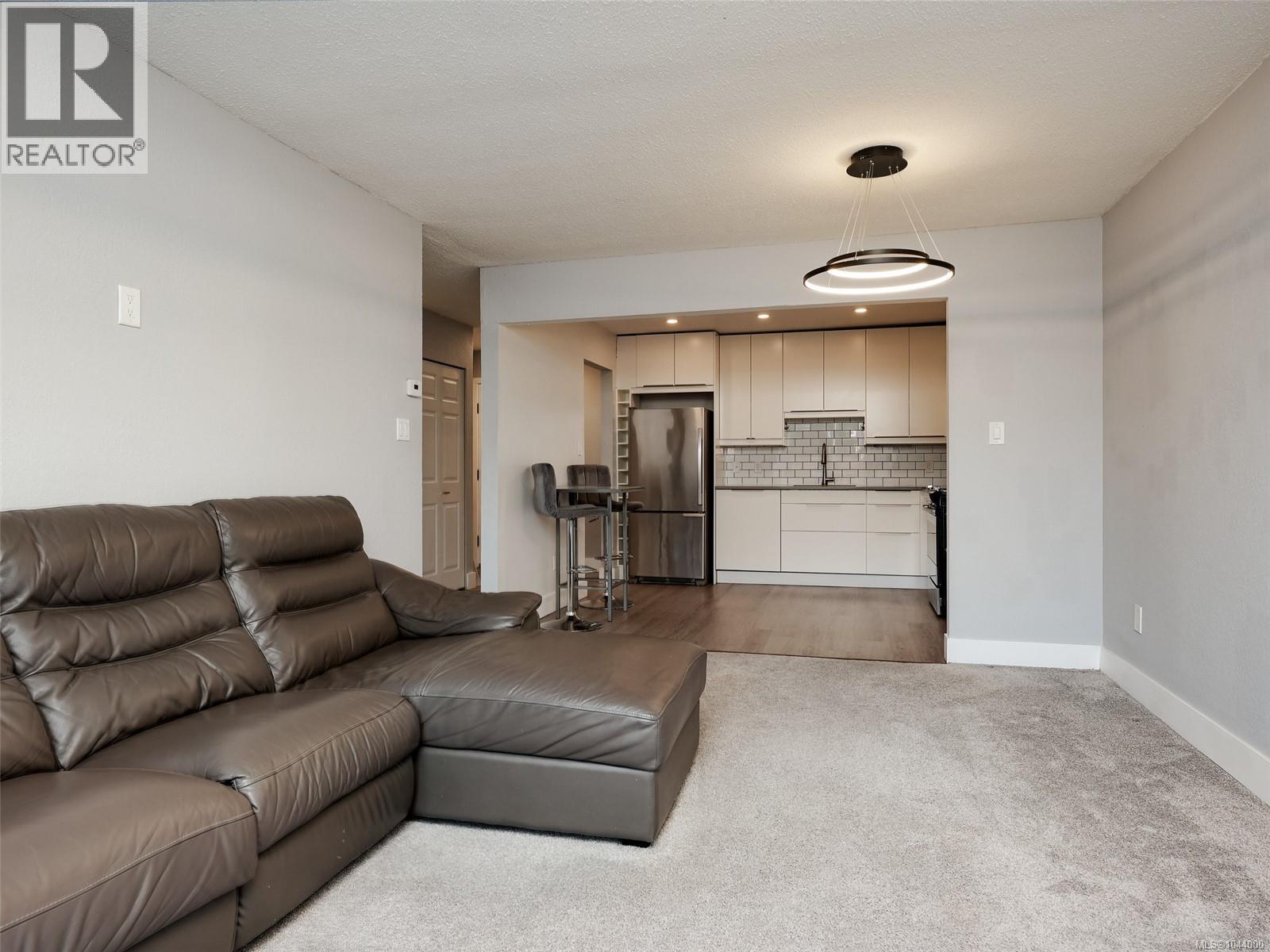 301 3252 Glasgow Ave, Saanich, British Columbia  V8X 1M2 - Photo 5 - 1044000