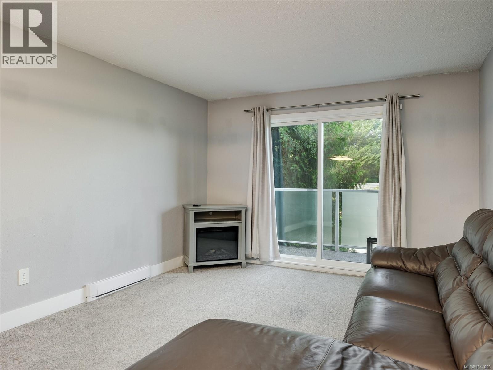 301 3252 Glasgow Ave, Saanich, British Columbia  V8X 1M2 - Photo 3 - 1044000