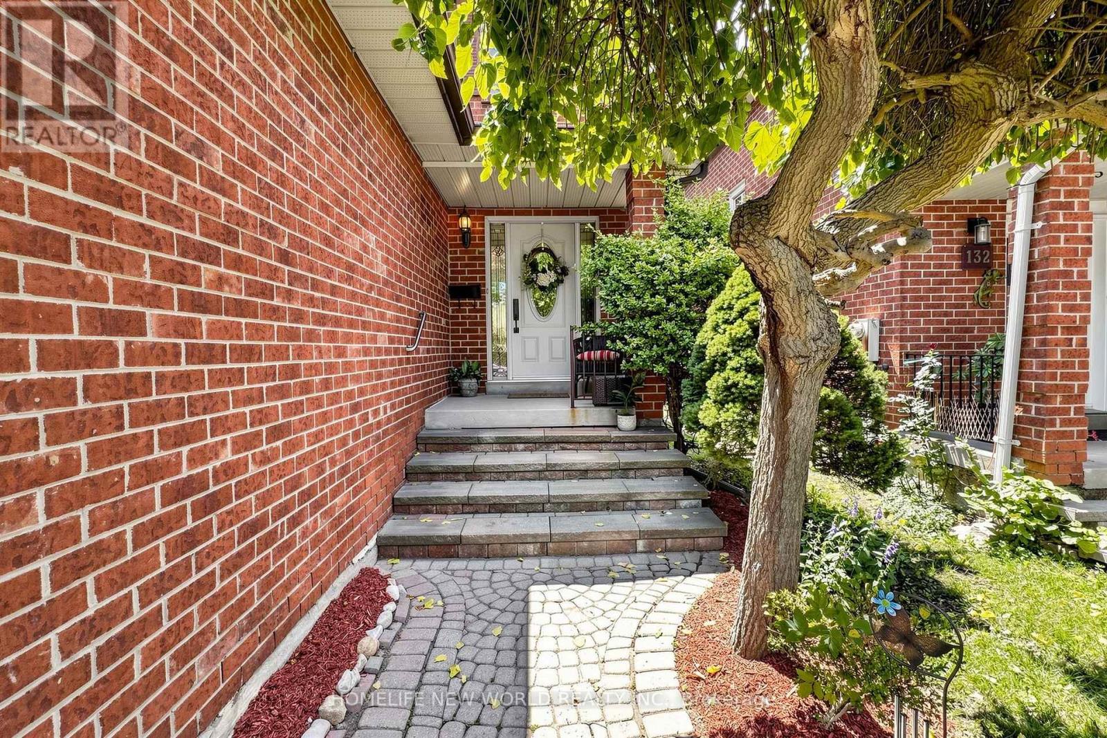 134 Crosby Avenue, Richmond Hill, Ontario  L4C 9N5 - Photo 4 - N13698694