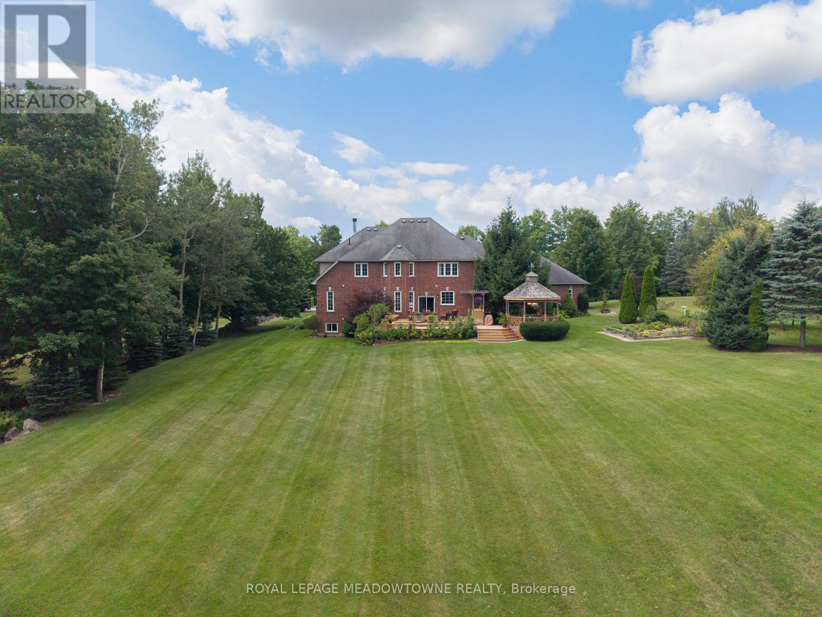 4215 Ennisclare Drive, Milton, Ontario  N0B 2K0 - Photo 4 - W13698120